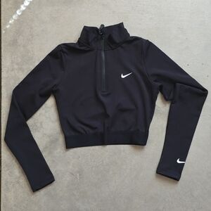 Nike | Black Cropped Top Long sleeves Small